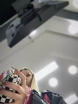 Snapshot of Teya_moon_ chatting on December 6, 2024, 11:33 am Teya moon  online show from December 6, 2024, 11:33 am