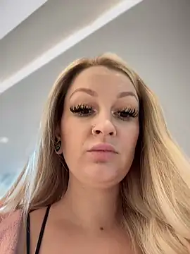 Snapshot of Teya_moon_ chatting on December 11, 2024, 11:51 am Teya moon  online show from December 11, 2024, 11:51 am