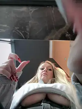 Snapshot of Teya_moon_ chatting on December 17, 2024, 10:34 am Teya moon  online show from December 17, 2024, 10:34 am