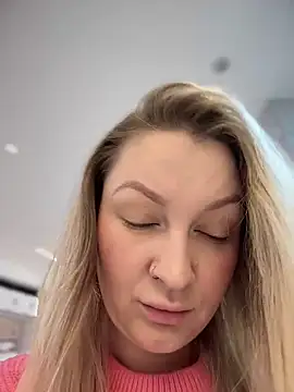 Snapshot of Teya_moon_ chatting on December 19, 2024, 11:39 am Teya moon  online show from December 19, 2024, 11:39 am