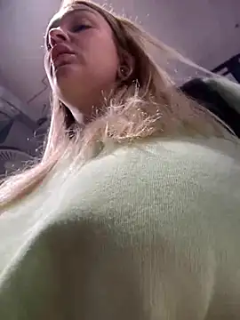 Snapshot of Teya_moon_ chatting on December 20, 2024, 9:21 am Teya moon  online show from December 20, 2024, 9:21 am