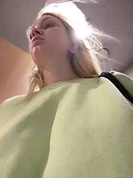 Snapshot of Teya_moon_ chatting on December 20, 2024, 12:27 pm Teya moon  online show from December 20, 2024, 12:27 pm