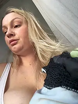 Snapshot of Teya_moon_ chatting on December 21, 2024, 12:49 pm Teya moon  online show from December 21, 2024, 12:49 pm