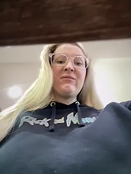 Snapshot of Teya_moon_ chatting on January 10, 2025, 11:00 am Teya moon  online show from January 10, 2025, 11:00 am