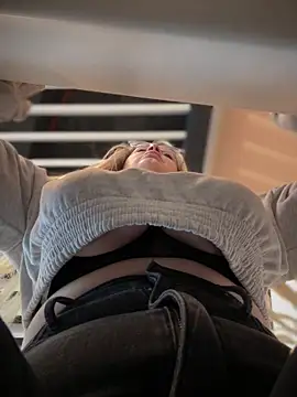 Snapshot of Teya_moon_ chatting on January 22, 2025, 11:12 am Teya moon  online show from January 22, 2025, 11:12 am