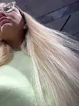 Snapshot of Teya_moon_ chatting on February 13, 2025, 10:34 am Teya moon  online show from February 13, 2025, 10:34 am