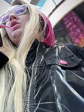 Snapshot of Teya_moon_ chatting on February 14, 2025, 12:03 pm Teya moon  online show from February 14, 2025, 12:03 pm