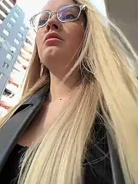 Snapshot of Teya_moon_ chatting on February 15, 2025, 11:50 am Teya moon  online show from February 15, 2025, 11:50 am