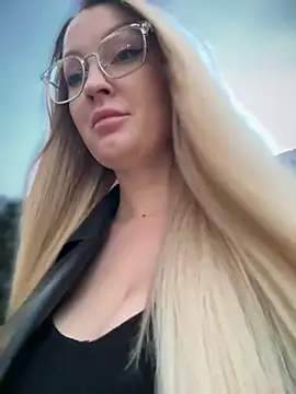 Snapshot of Teya_moon_ chatting on February 15, 2025, 2:55 pm Teya moon  online show from February 15, 2025, 2:55 pm