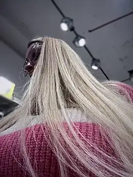 Snapshot of Teya_moon_ chatting on February 19, 2025, 12:11 pm Teya moon  online show from February 19, 2025, 12:11 pm