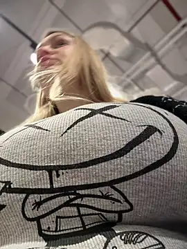 Snapshot of Teya_moon_ chatting on February 23, 2025, 12:37 pm Teya moon  online show from February 23, 2025, 12:37 pm