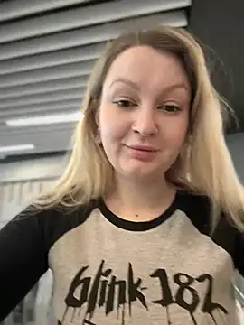 Snapshot of Teya_moon_ chatting on March 3, 2025, 11:44 am Teya moon  online show from March 3, 2025, 11:44 am