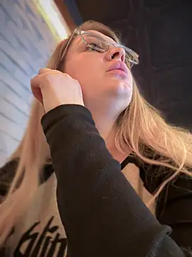 Snapshot of Teya_moon_ chatting on March 5, 2025, 12:11 pm Teya moon  online show from March 5, 2025, 12:11 pm