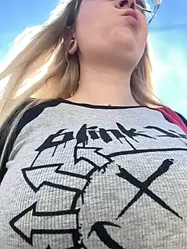 Snapshot of Teya_moon_ chatting on March 13, 2025, 10:47 am Teya moon  online show from March 13, 2025, 10:47 am