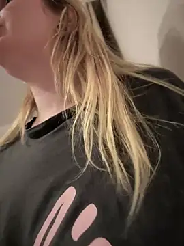 Snapshot of Teya_moon_ chatting on March 19, 2025, 10:09 pm Teya moon  online show from March 19, 2025, 10:09 pm