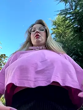 Snapshot of Teya_moon_ chatting on September 10, 2025, 2:06 pm Teya moon  online show from September 10, 2025, 2:06 pm