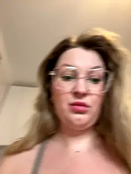 Snapshot of Teya_moon_ chatting on September 19, 2025, 5:13 pm Teya moon  online show from September 19, 2025, 5:13 pm