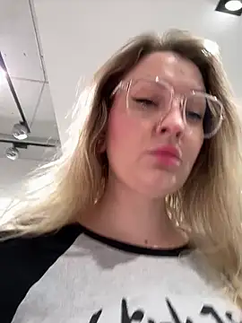 Snapshot of Teya_moon_ chatting on September 27, 2025, 12:54 pm Teya moon  online show from September 27, 2025, 12:54 pm