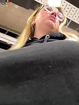 Snapshot of Teya_moon_ chatting on December 14, 2025, 11:15 am Teya moon online show from December 14, 2025, 11:15 am