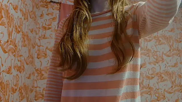 strawberrysmoothie online show from October 27, 2025, 8:24 pm