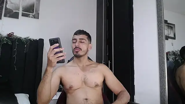 Snapshot of muscle_ares chatting on December 16, 2024, 10:40 am muscle ares online show from December 16, 2024, 10:40 am