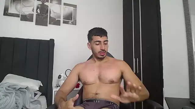 Snapshot of muscle_ares chatting on February 3, 2025, 12:25 pm muscle ares online show from February 3, 2025, 12:25 pm