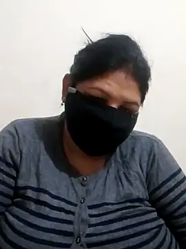 Snapshot of Shoni__ chatting on December 8, 2024, 1:13 am Shoni online show from December 8, 2024, 1:13 am