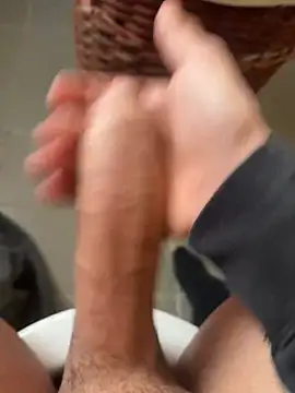 Snapshot of LucaDonna998 chatting on March 17, 2025, 3:29 pm LucaDonna998 online show from March 17, 2025, 3:29 pm