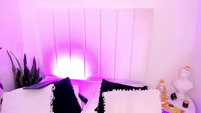 Amber Martins  online show from February 11, 2025, 12:06 am