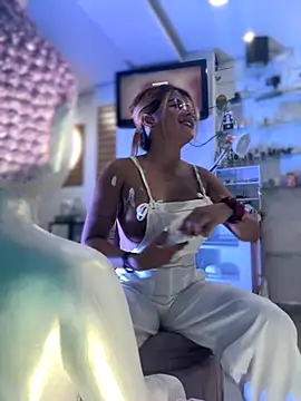 Amber Martins  online show from September 26, 2025, 11:42 pm