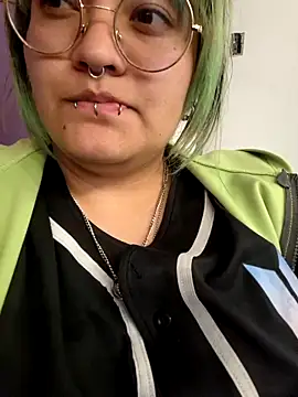 Snapshot of lucky-leah chatting on September 19, 2025, 3:52 am lucky-leah online show from September 19, 2025, 3:52 am
