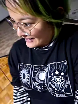 Snapshot of lucky-leah chatting on September 23, 2025, 4:04 am lucky-leah online show from September 23, 2025, 4:04 am