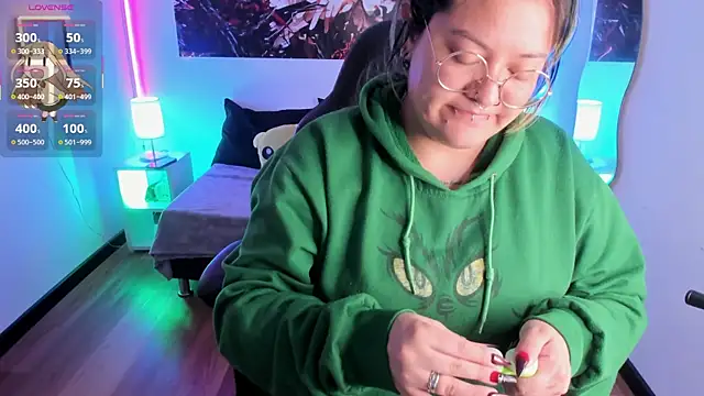 lucky-leah online show from November 18, 2025, 4:17 am