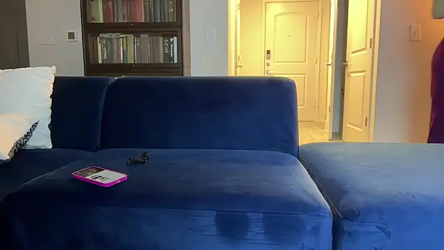 YUMIandbigWOLF online show from March 4, 2025, 5:21 am