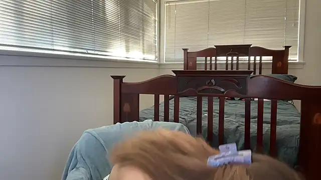 YUMIandbigWOLF online show from October 30, 2025, 9:37 pm