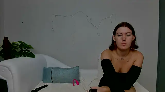 C1eopatra online show from January 16, 2025, 6:48 pm