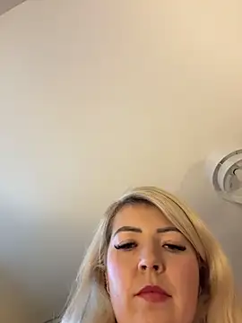 Snapshot of xxcurvyjessiexx chatting on November 15, 2025, 2:35 pm xxcurvyjessiexx online show from November 15, 2025, 2:35 pm