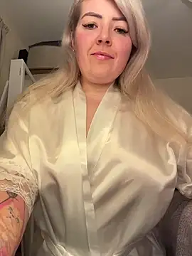 Snapshot of xxcurvyjessiexx chatting on December 2, 2025, 8:04 pm xxcurvyjessiexx online show from December 2, 2025, 8:04 pm