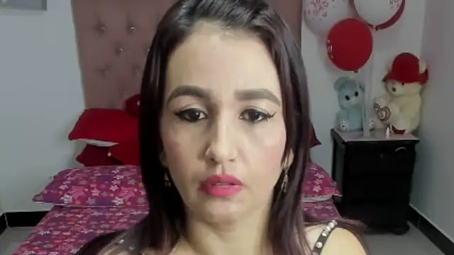 Snapshot of Karoline_Moore chatting on February 19, 2025, 5:27 pm Karoline Moore online show from February 19, 2025, 5:27 pm