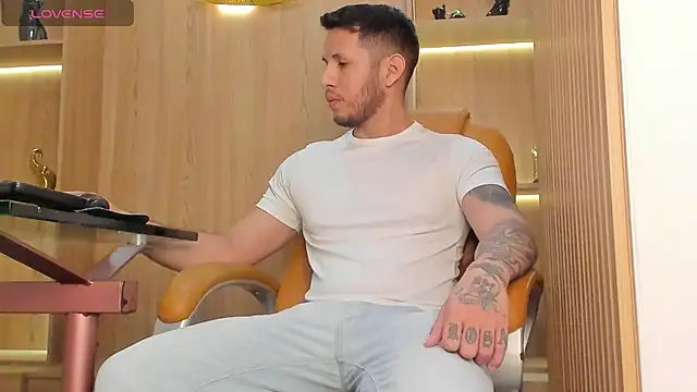 Snapshot of George_Diesell chatting on February 8, 2025, 8:10 pm George Diesell online show from February 8, 2025, 8:10 pm