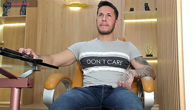 Snapshot of George_Diesell chatting on February 26, 2025, 8:44 pm George Diesell online show from February 26, 2025, 8:44 pm