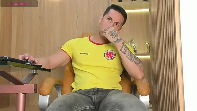 Snapshot of George_Diesell chatting on March 20, 2025, 9:46 pm George Diesell online show from March 20, 2025, 9:46 pm