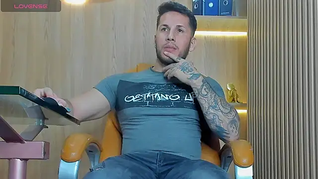 Snapshot of George_Diesell chatting on October 19, 2025, 11:16 pm George Diesell online show from October 19, 2025, 11:16 pm