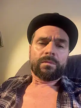 Snapshot of TB1977DK chatting on December 15, 2025, 9:24 am TB1977DK online show from December 15, 2025, 9:24 am