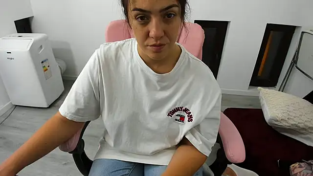 Dyana Kaylinn online show from September 23, 2025, 3:42 am