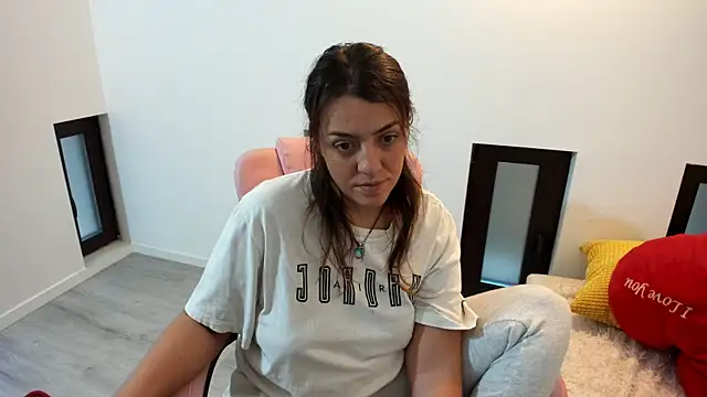 Dyana Kaylinn online show from November 28, 2025, 6:16 am