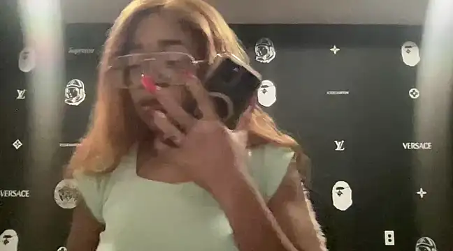 MommyConfident online show from December 22, 2024, 2:17 am