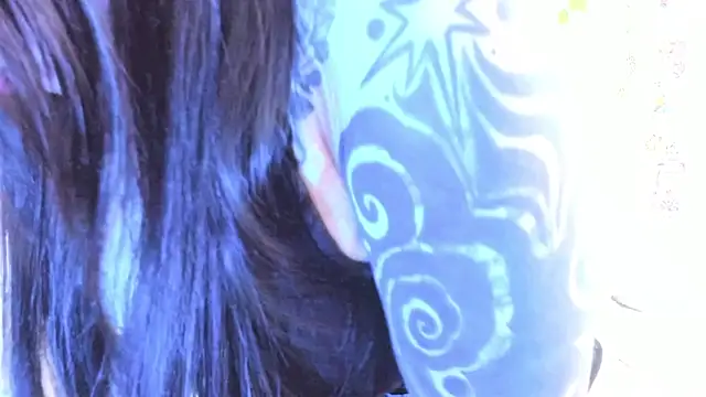 Snapshot of Dianne_Golden chatting on October 6, 2025, 11:35 pm Dianne Golden online show from October 6, 2025, 11:35 pm