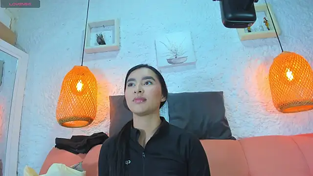 emiily s online show from October 10, 2025, 12:04 pm