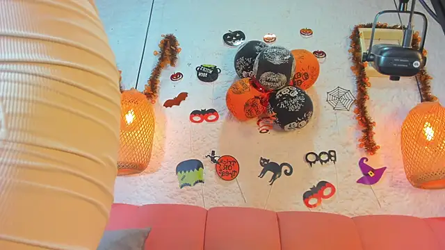 emiily s online show from October 30, 2025, 12:06 pm